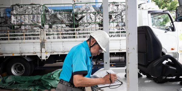 重量計測後、仕訳に入ります